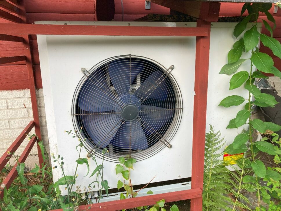 Ola Backlund älskar värmesystem. Det märks även på hemmaplan där han bunkrat upp med massor av värmekällor, nästan alla fyndade på Blocket. Så här använder han dem.
